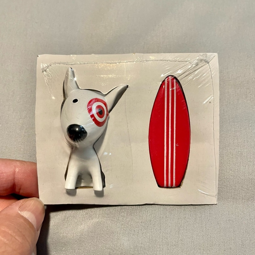 🎯 Target Bullseye and Surfboard